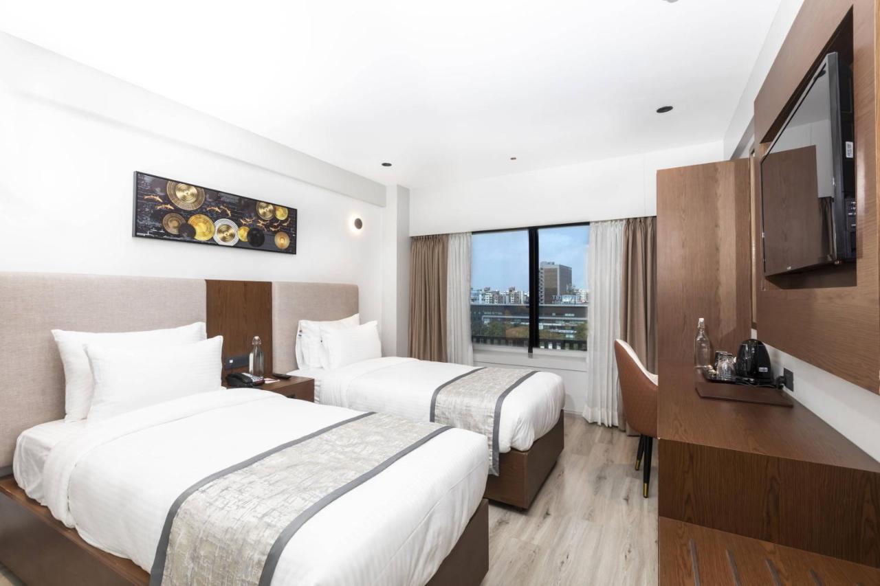 Ramee International Surat Hotel Exterior photo