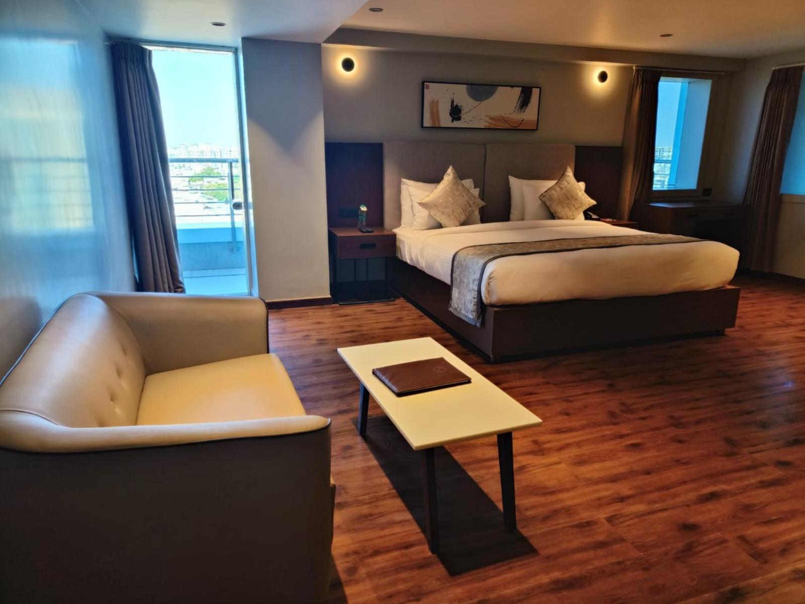 Ramee International Surat Hotel Exterior photo